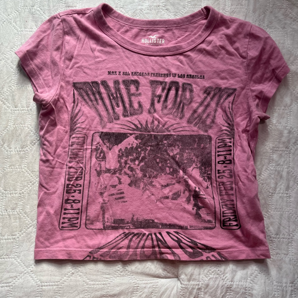 pink hollister graphic baby tee